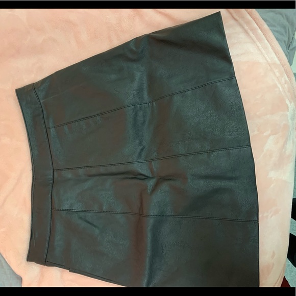 Black leather skirt - Picture 3 of 4
